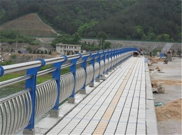 双鸭山不锈钢桥梁护栏是一种什么材质的护栏