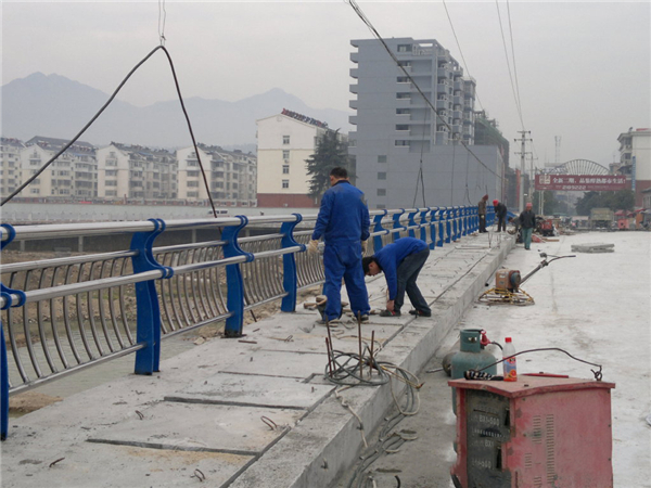 双鸭山不锈钢复合管护栏常见问题及解决方案